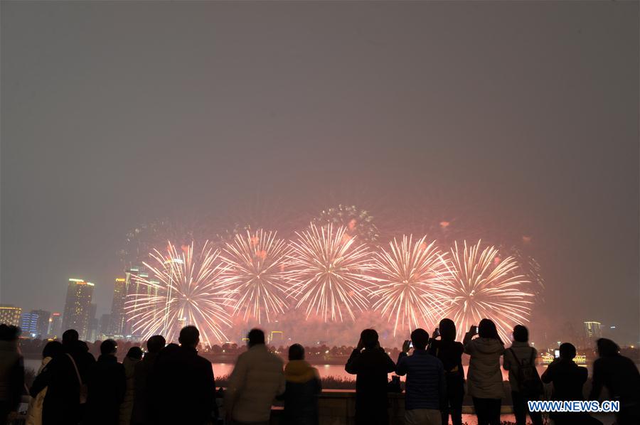 CHINA-CHANGSHA-FIREWORKS-NEW YEAR(CN)