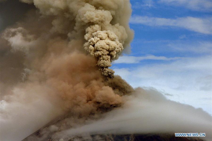 PHILIPPINES-ALBAY-VOLCANO-ERUPTION