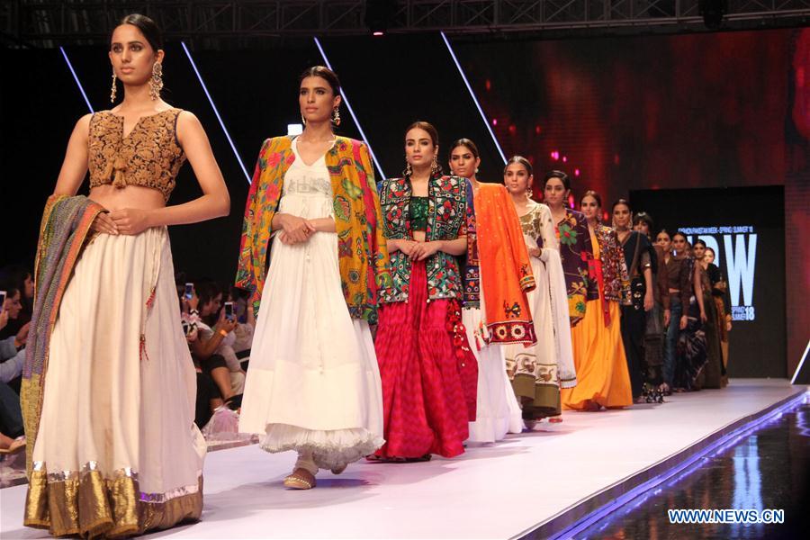 PAKISTAN-KARACHI-FASHION