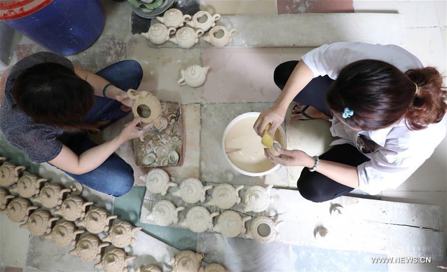 VIETNAM-HANOI-BAT TRANG-CERAMIC VILLAGE