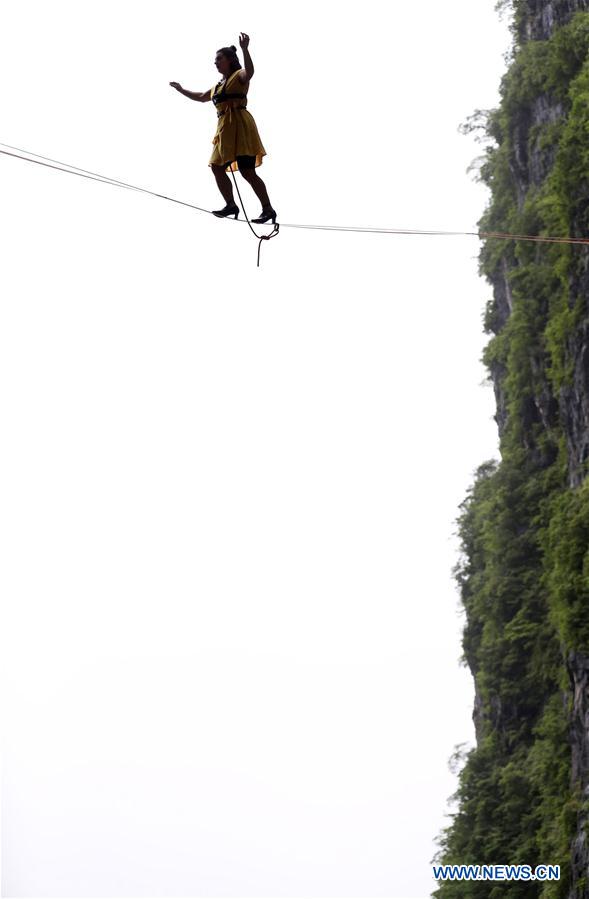 #CHINA-HUNAN-SLACKLINE-HIGH HEELS-CONTEST (CN)