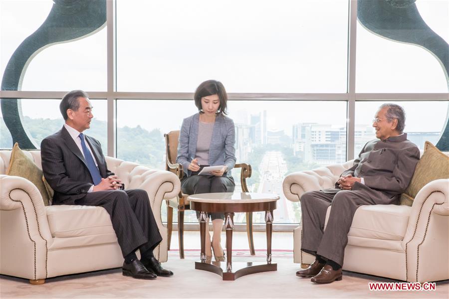 MALAYSIA-PUTRAJAYA-MAHATHIR-CHINA-WANG YI-MEETING