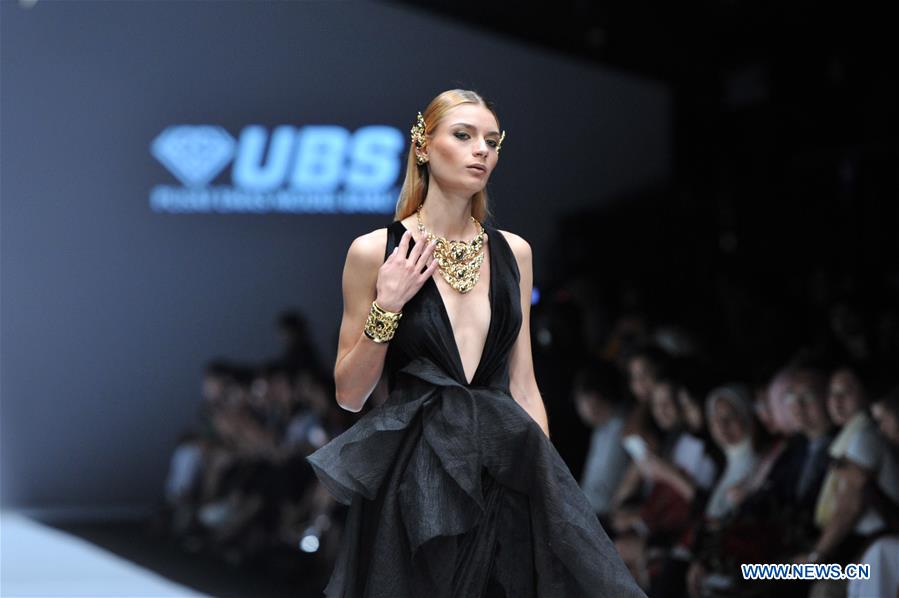 INDONESIA-JAKARTA-FASHION WEEK-SINUDARSONO