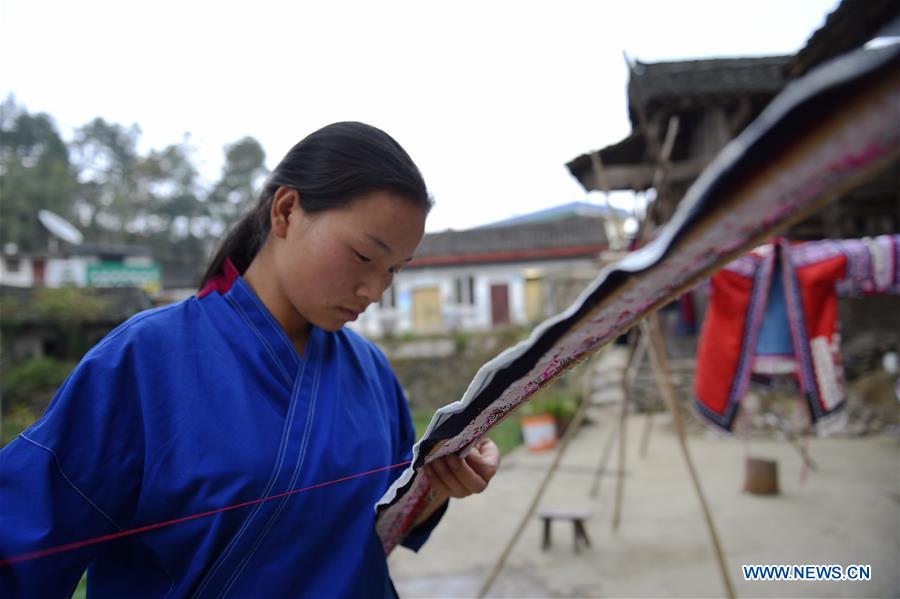 #CHINA-GUIZHOU-QIANDONGNAN-EMBROIDERY (CN)