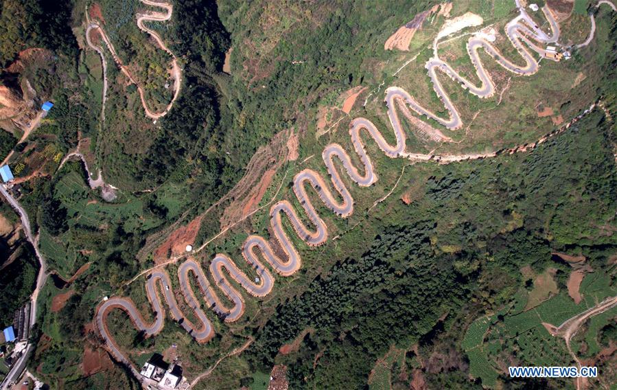 CHINA-YUNNAN-WINDING ROAD-SCENERY (CN)