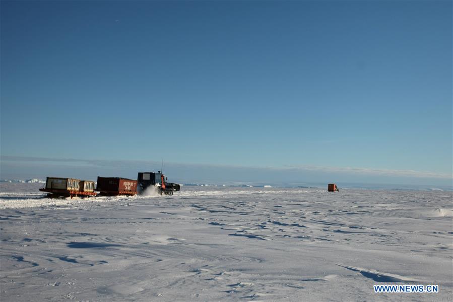 ANTARCTICA-XUELONG-ZHONGSHAN STATION-UNLOADING