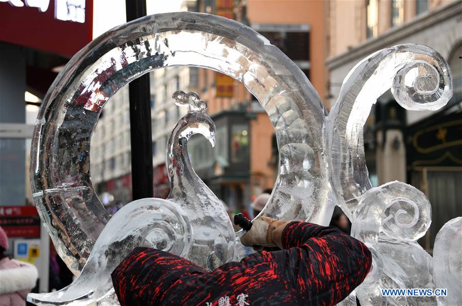 CHINA-HARBIN-NEW YEAR HOLIDAY-ICE SCULPTURE (CN)