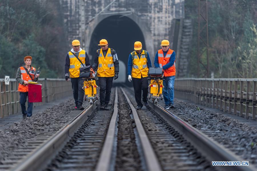 CHINA-GUIZHOU-SPRING FESTIVAL-RAILWAY TECHNICIANS (CN)