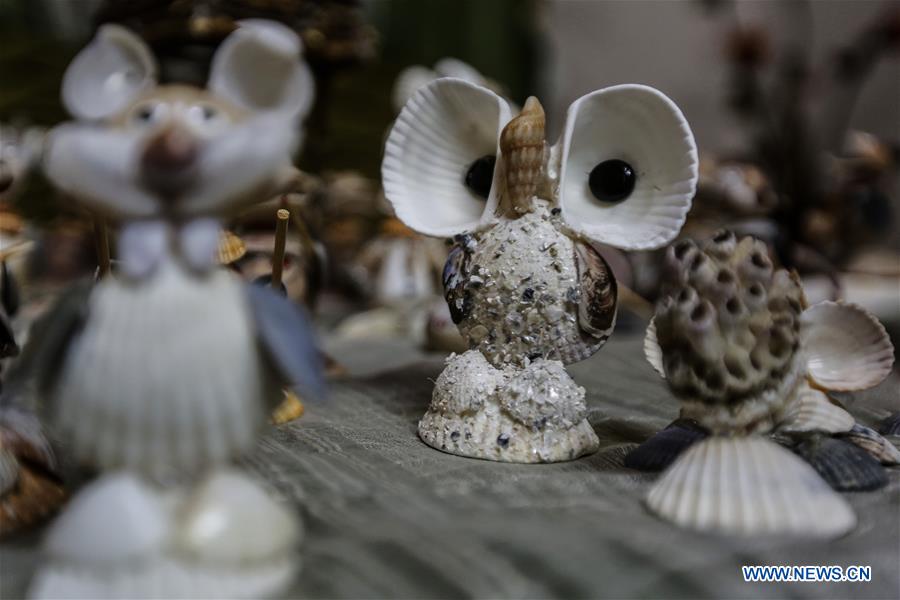 MIDEAST-GAZA-SEASHELLS-ART-PIECES