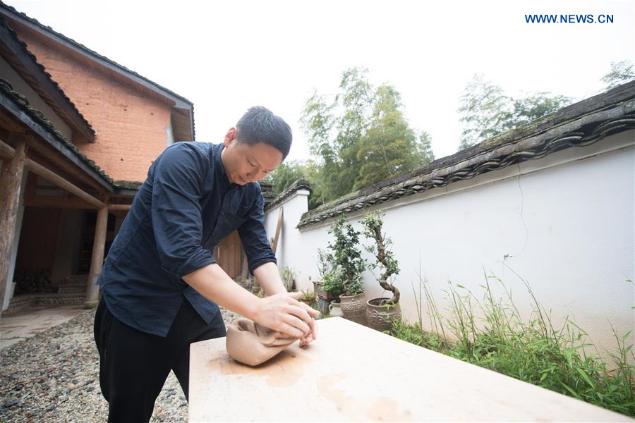 CHINA-ZHEJIANG-LONGQUAN-CELADON MAKER (CN)