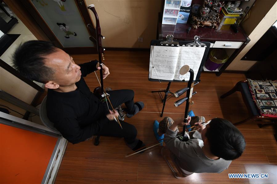 CHINA-GANSU-MUSICAL INSTRUMENTS-ERHU (CN)