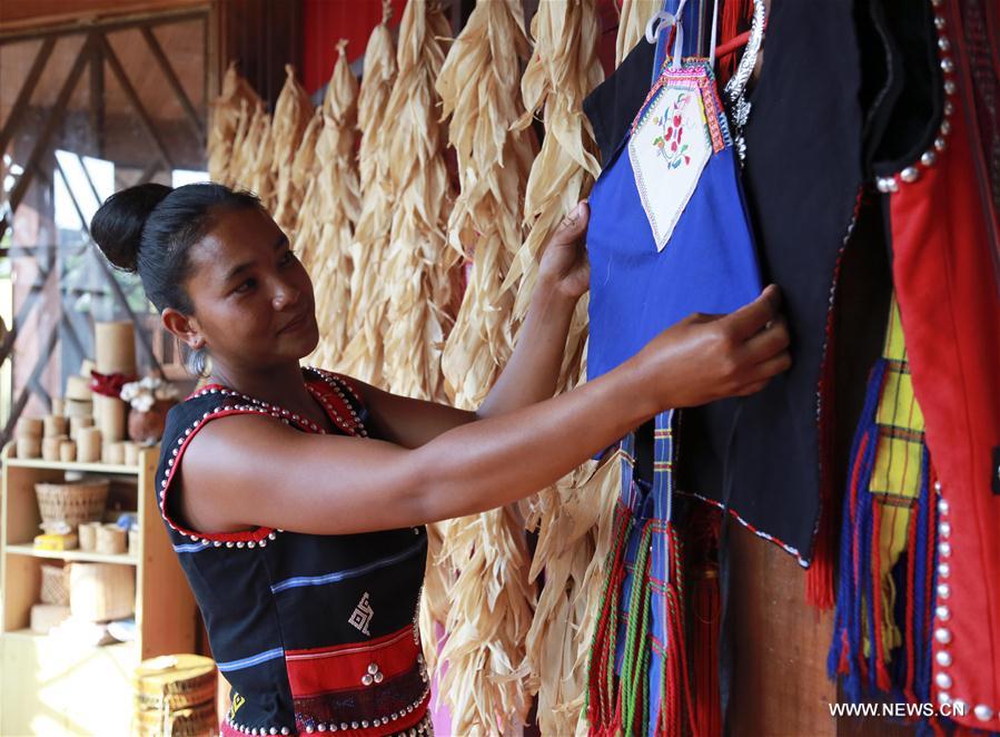 CHINA-YUNNAN-WA ETHNIC GROUP-WEAVING EXPERIENCE WORKSHOP (CN)