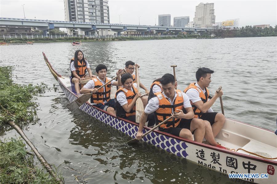 (SP)INDIA-KOLKATA-DRAGON BOAT FESTIVAL