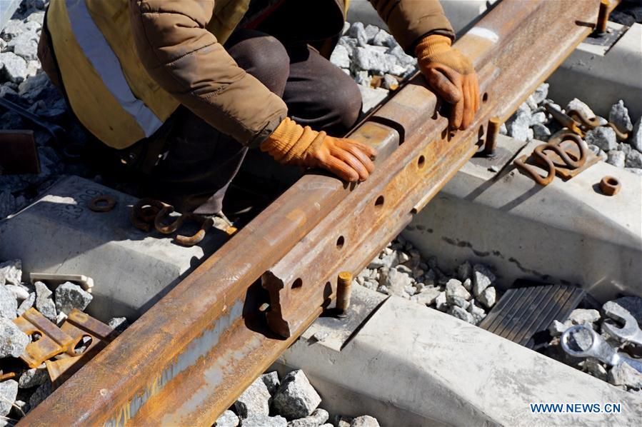 #CHINA-GANSU-JIUQUAN-RAILWAY-TRACK LAYING (CN)