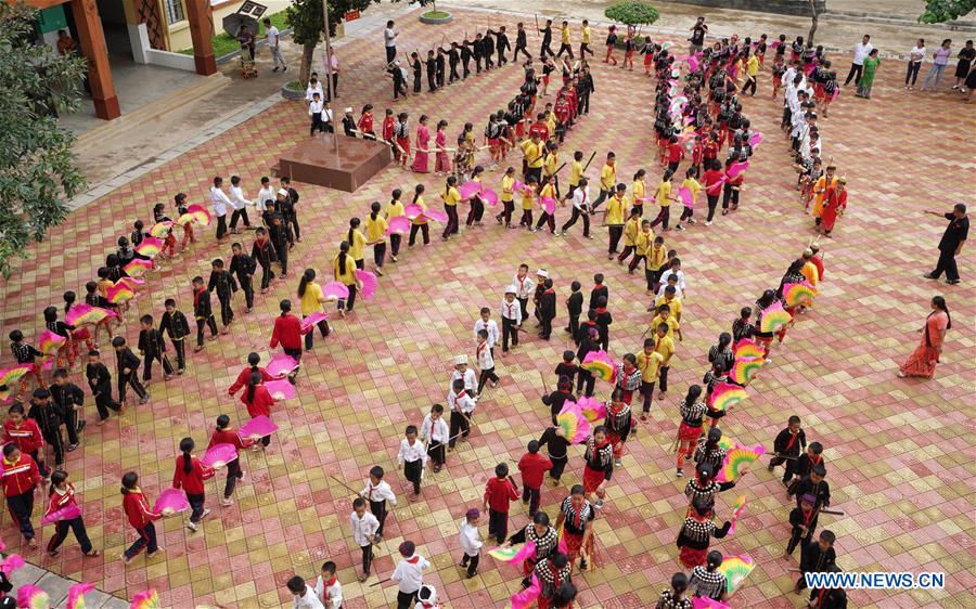 (SP)CHINA-YUNNAN-MANGSHI-MUNAO DANCING