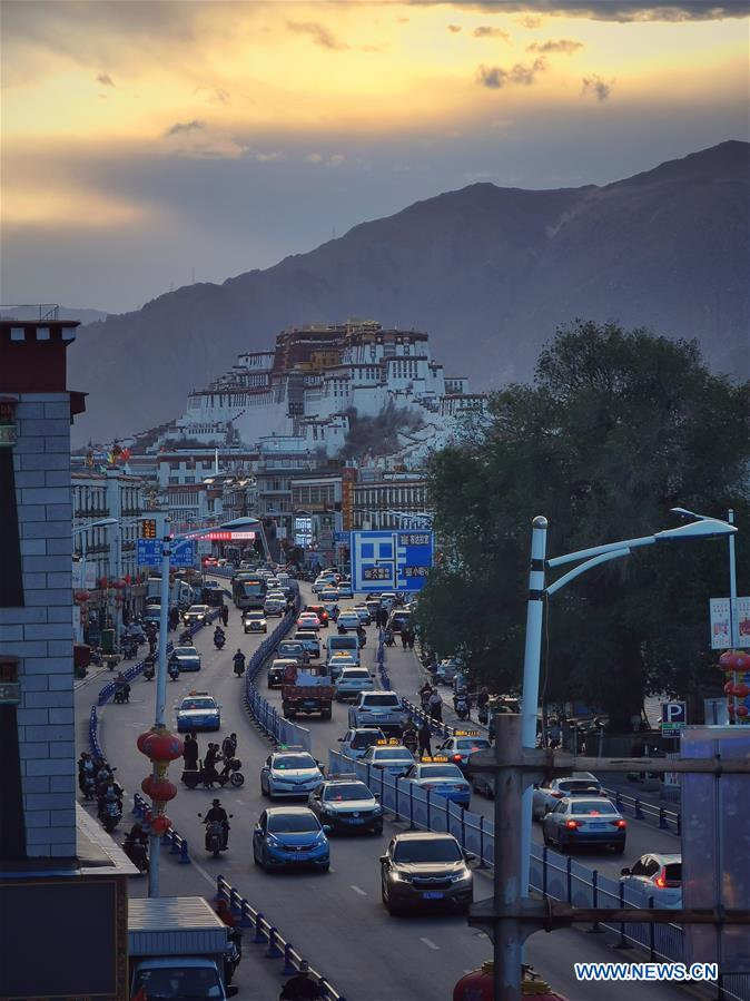 (InTibet) CHINA-TIBET-LHASA-CELLPHONE PHOTO (CN)