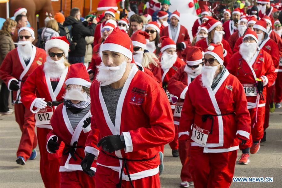 CANADA-HAMILTON-SANTA 5K RUN