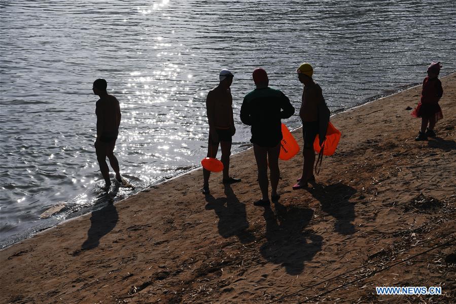 (SP)CHINA-LANZHOU-YELLOW RIVER WINTER SWIMMERS