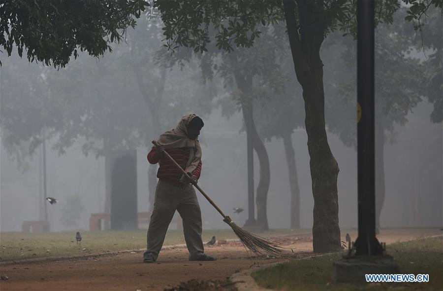 INDIA-NEW DELHI-WEATHER-DENSE FOG