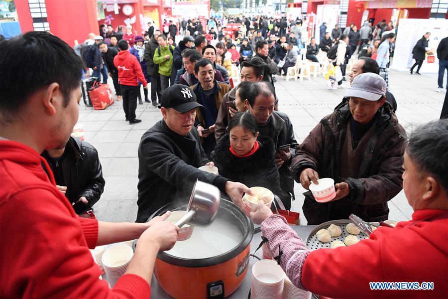 CHINA-SPRING FESTIVAL-TRAVEL RUSH-SERVICE STAFF (CN)