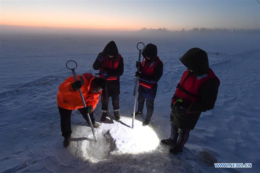 CHINA-INNER MONGOLIA-TUOKETUO-YELLOW RIVER-HYDROLOGICAL WORKERS (CN)