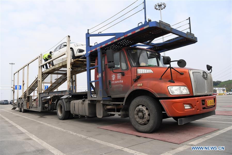 CHINA-CHONGQING-LOGISTICS COMPANY-BACK TO WORK (CN)