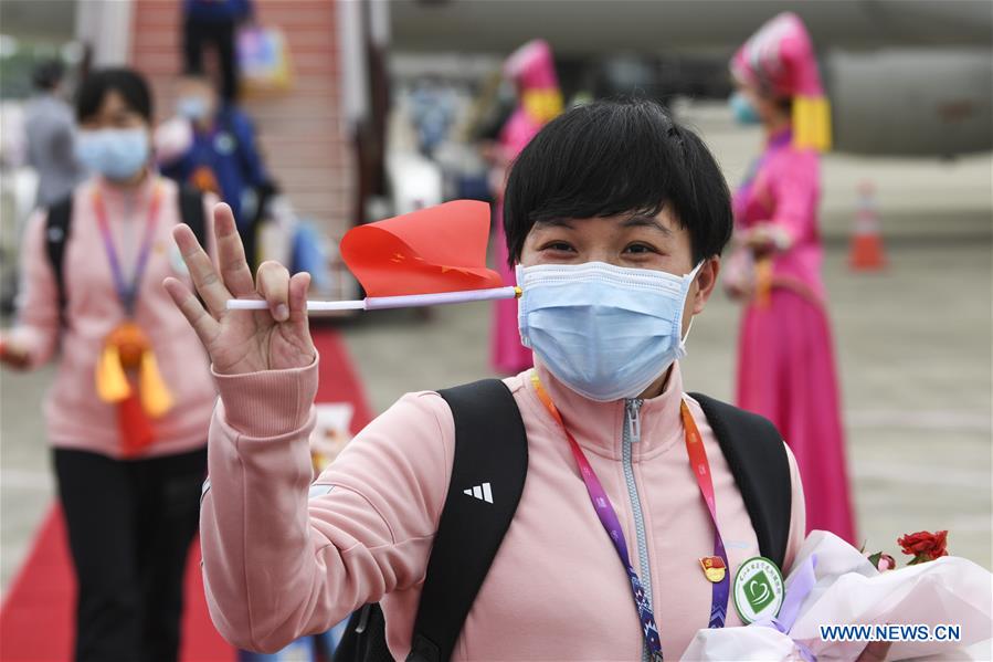 (PORTRAITS)CHINA-GUANGXI-COVID-19-MEDICS-RETURN HOME-ARRIVAL (CN)