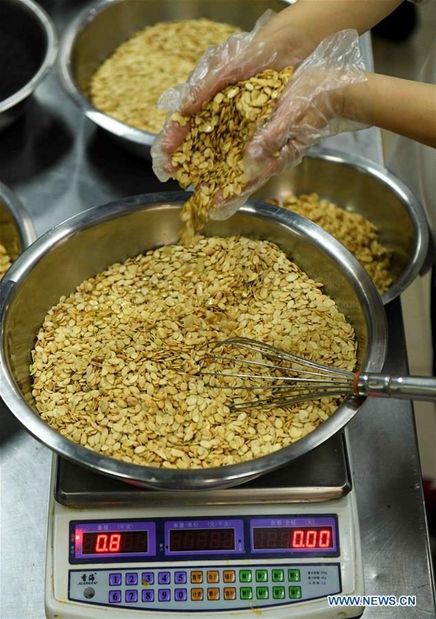 #CHINA-MID-AUTUMN FESTIVAL-MOON CAKE-PREPARATION (CN)