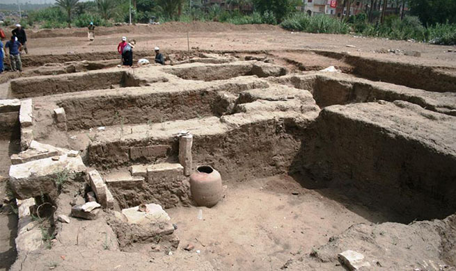 Egypt uncovers massive archaeological ancient building in Giza