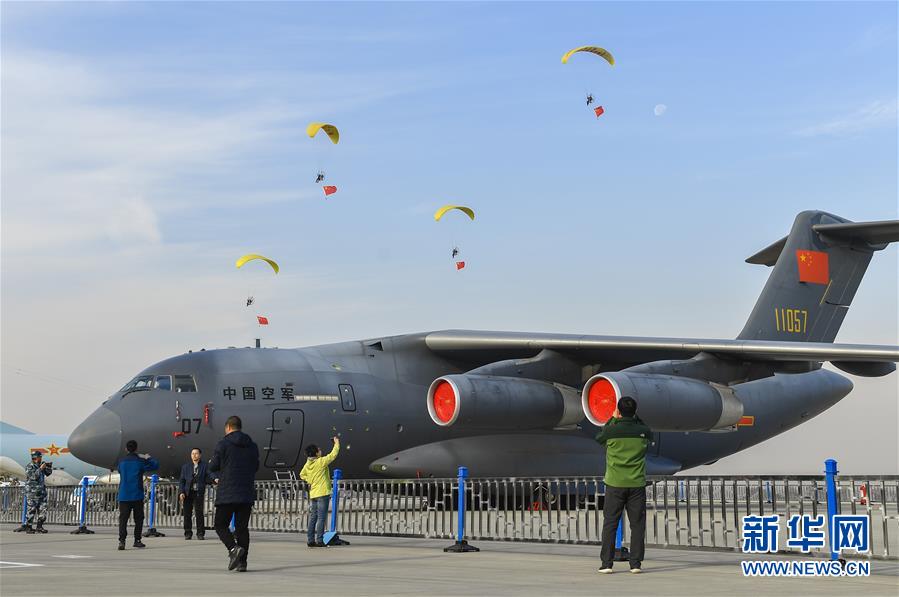 （社会）（6）庆祝人民空军成立70周年航空开放活动迎来首个公众日