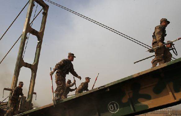 Engineers conduct bridge-building training in Xinjiang