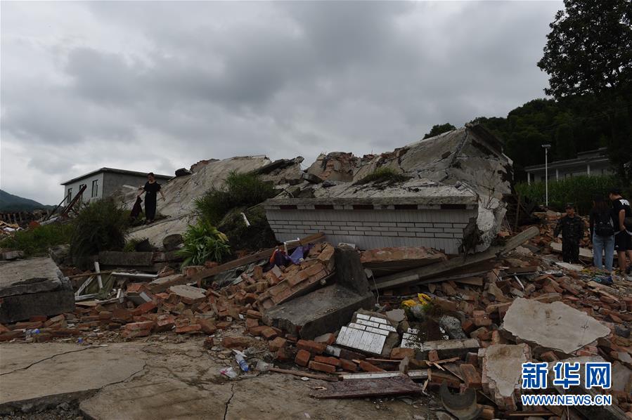 （图文互动）（2）长宁地震获救者李雨秦：走出伤痛 迎接新生