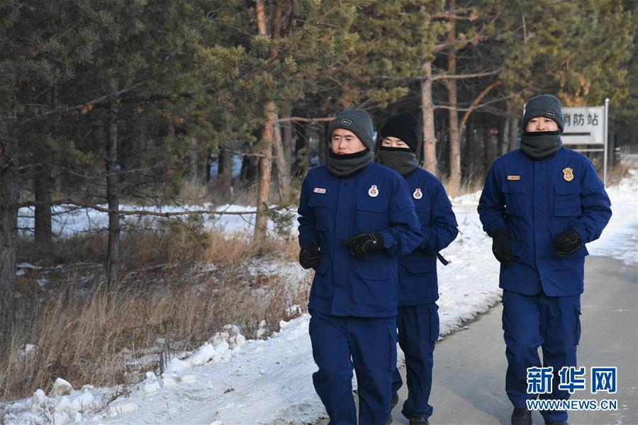 （走基层 听民声·图文互动）（2）皑皑白雪中的一抹“火焰蓝”——走近中国最北消防员