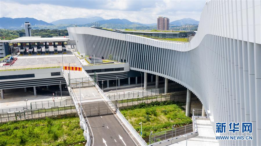 （经济）（2）莲塘/香园围口岸正式启用 大湾区再添新物流大通道　