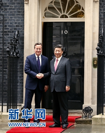 10月21日，国家主席习近平在伦敦唐宁街首相府同英国首相卡梅伦举行会谈。 新华社记者 鞠鹏 摄 