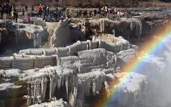 黄河壶口瀑布现冰瀑彩虹美景