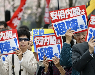 麻烦重重 安倍难逃“森友劫”？