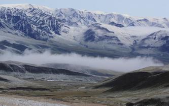 祁连山九月迎秋雪 雪山雾?；杂陈躺菰? />  
<div>祁连山九月迎秋雪 雪山雾?；杂陈躺菰?/div>
</a> 
</div>
<div class=